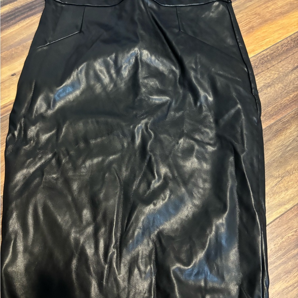 NWT faux leather pencil skirt.  Size xs